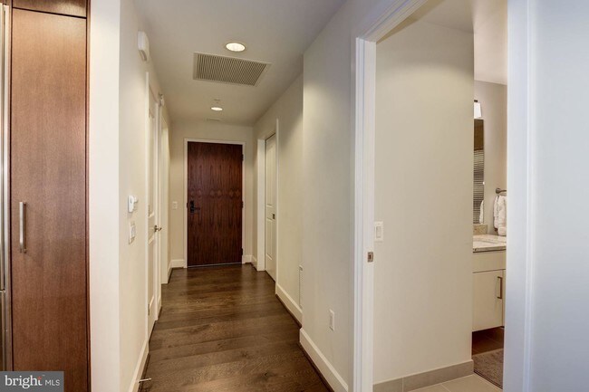 Building Photo - 7171 Woodmont Ave