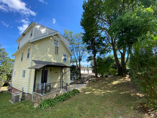 Building Photo - 32 Weaver St