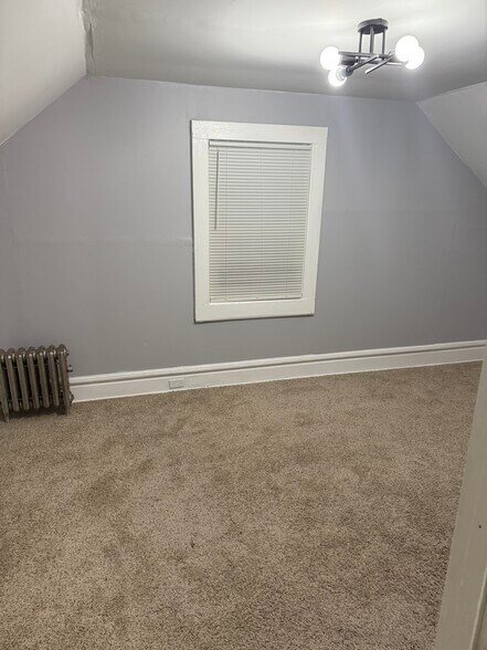 Building Photo - 10 Adams St