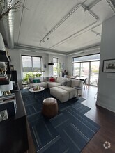 Building Photo - 4814 N Clark St
