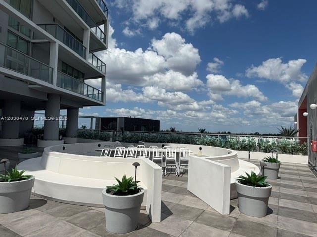 Building Photo - 2000 Metropica Wy