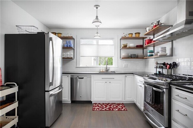 Building Photo - 96 3rd St