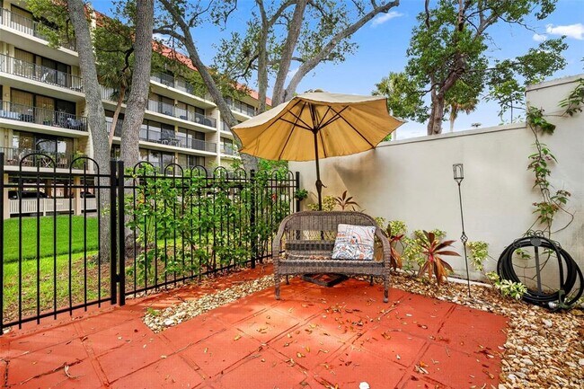 Building Photo - 2700 Bayshore Blvd