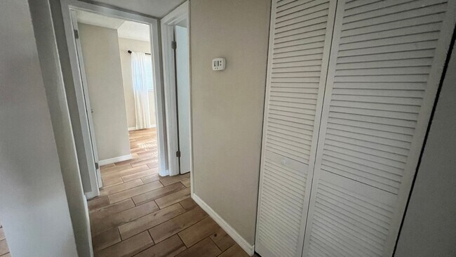 Building Photo - Waterfront, 2 bed 2 bath with boat dock an...