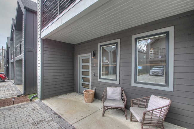 Building Photo - 801 Cherokee Ave