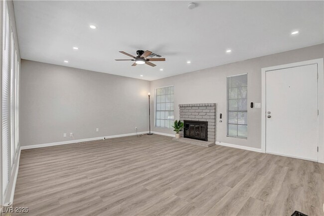 Building Photo - 612 Buttonwood Ln