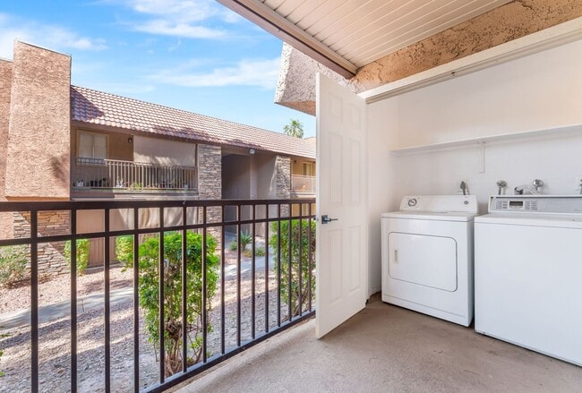 Building Photo - Modern Condo in Guard-Gated Community!