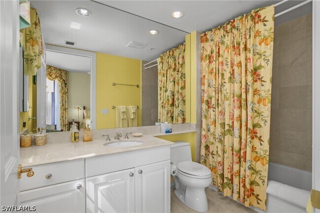 Building Photo - 8787 Bay Colony Dr