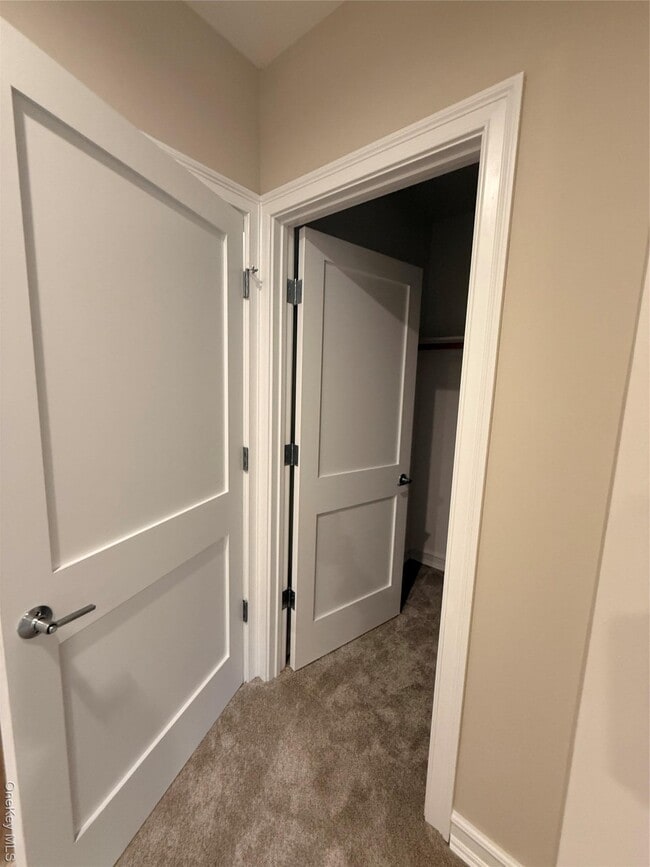 Building Photo - 122 Greenwich Ave