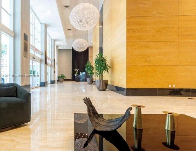 Building Photo - 950 Brickell Bay Dr