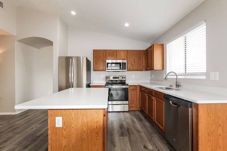 Building Photo - 8234 W Pima St