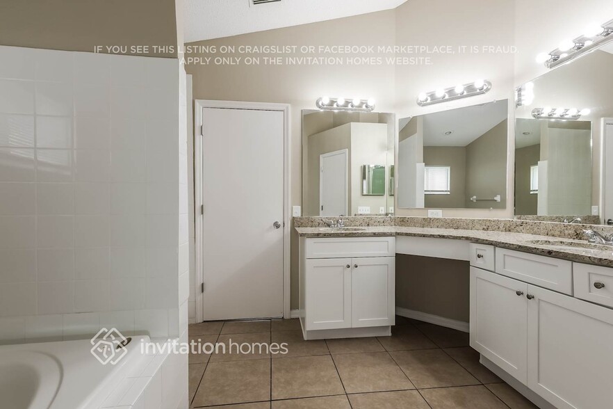 Building Photo - 12215 Dawn Vista Dr