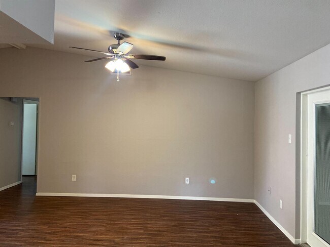 Building Photo - 4BR/2.0BA Single Family - Garland