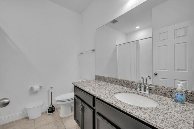 Building Photo - 1351 Merrydale Wy