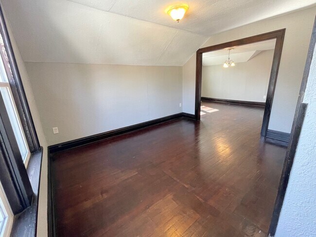 Building Photo - 603 Mill St