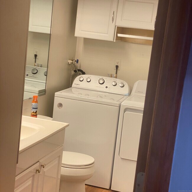 Building Photo - 30 Glenview Dr