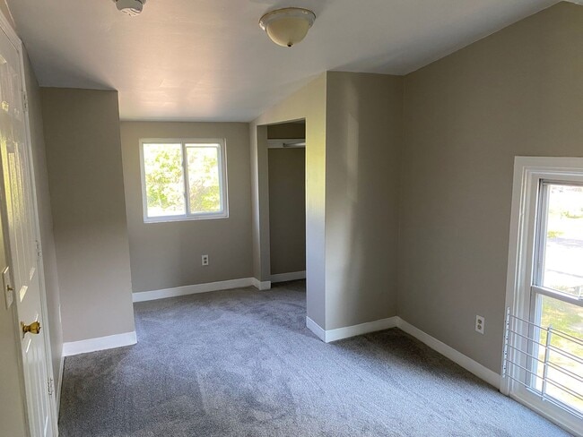 Building Photo - 3214 W 71st St