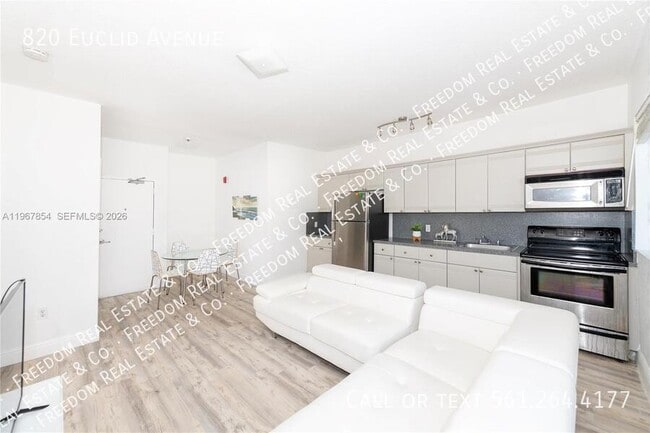 Building Photo - 820 Euclid Ave