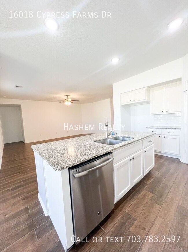 Building Photo - 16018 Cypress Farms Dr