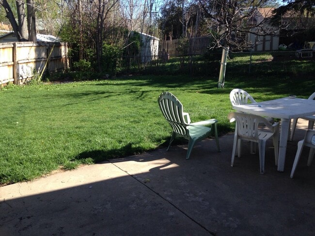 Building Photo - Adorable 2BD/1BA House! Nice Yard! Great L...