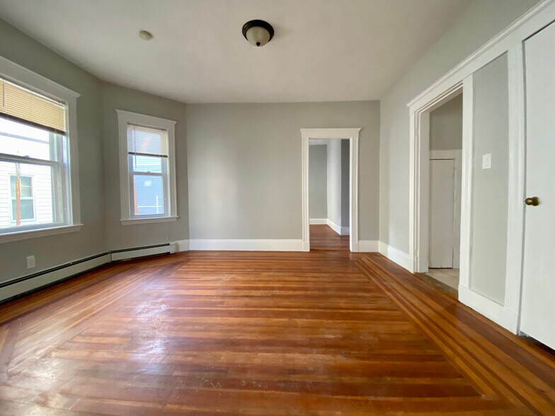 Building Photo - 14 Belknap St