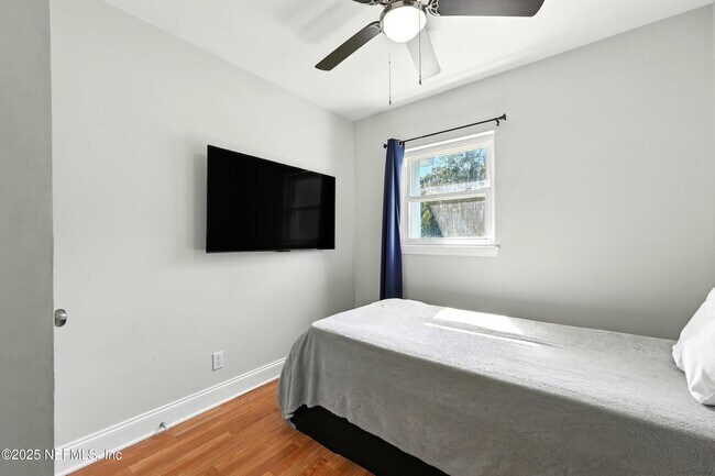 Building Photo - 355 Wildwood Ln