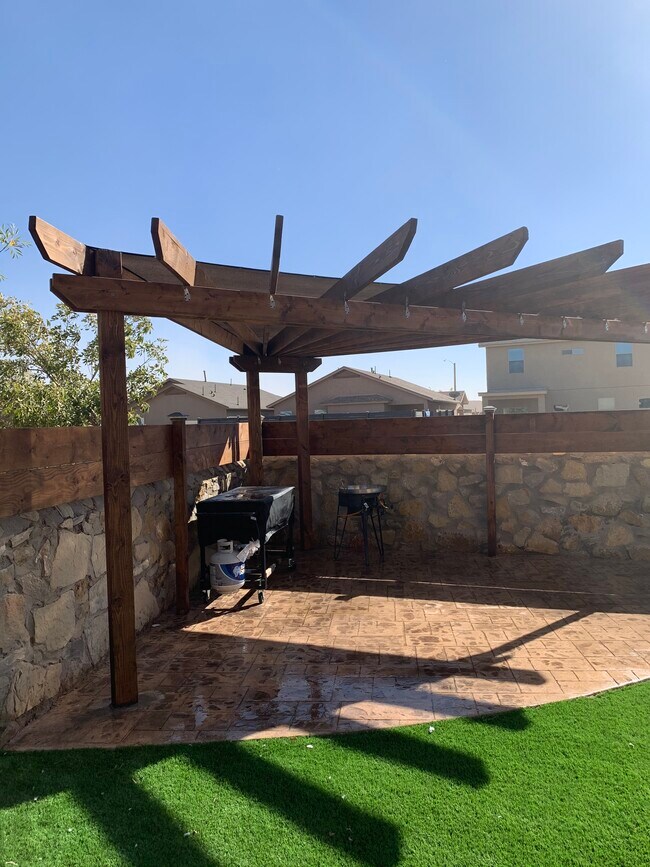 Building Photo - 2600 Snowy Rock Pl