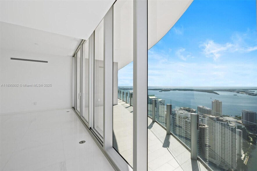 Building Photo - 300 Biscayne Boulevard Way