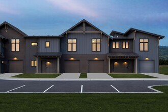 Building Photo - Seasonal Finished 2 BR 2.5 Bath with attac...