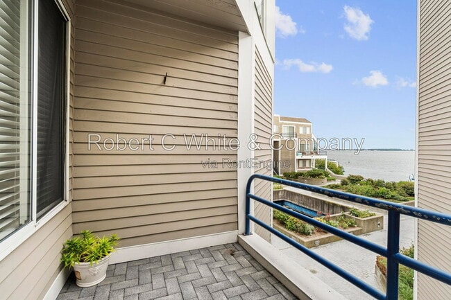 Building Photo - 38 Harbour Close