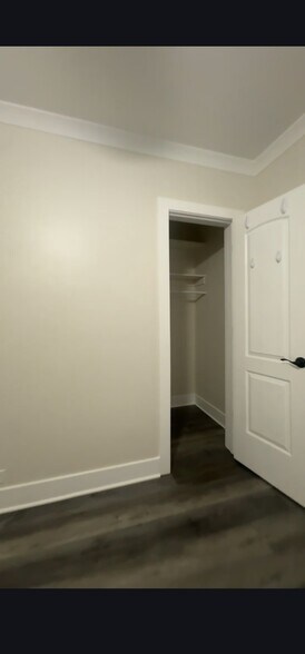 Building Photo - 3824 N Greenview Ave