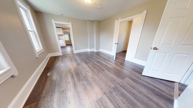 Building Photo - Clark/Fulton - 4 bed/1 bath - Single Family Home