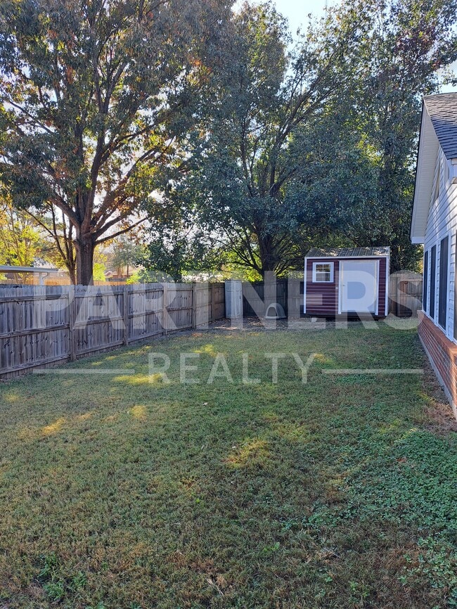 Building Photo - 844 Brookland Curv