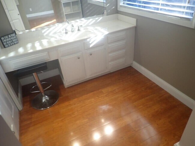 Building Photo - 12 Hillbrook Way