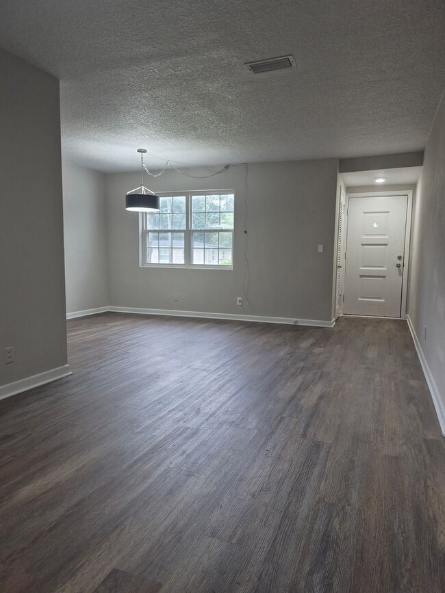 Building Photo - Welcome home