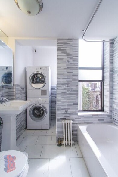 Building Photo - 246 Mott St