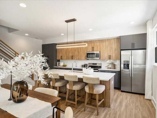Building Photo - Modern Luxury Townhomes in Charlotte, NC.