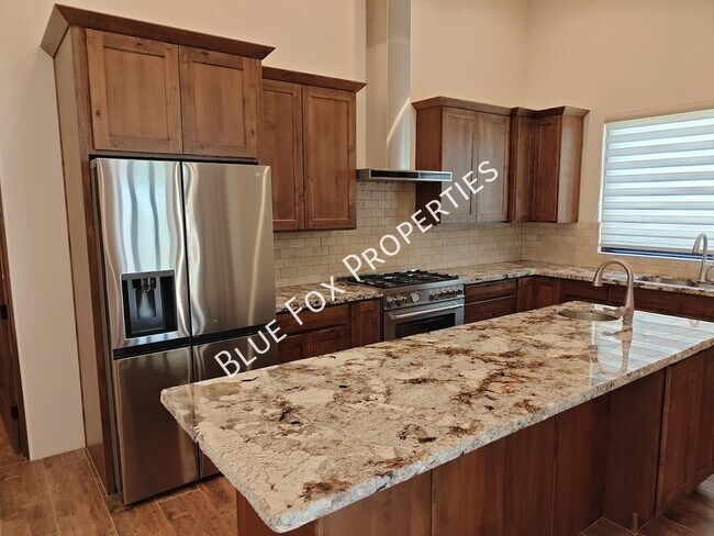 Building Photo - 13037 N Red Quail Pl