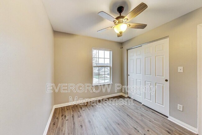 Building Photo - 1115 Spend a Buck Ct