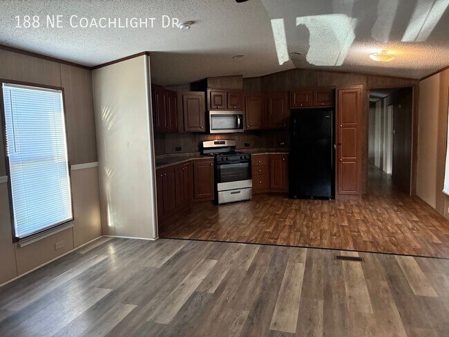Building Photo - 188 Coachlight Dr
