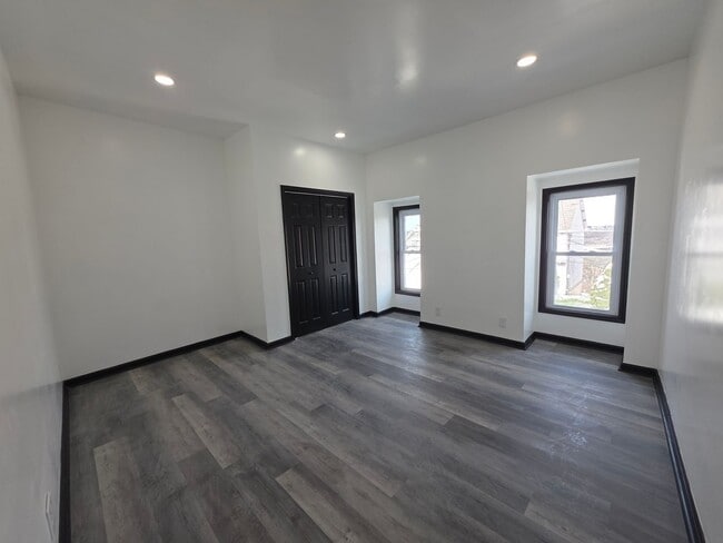 Building Photo - Fully Updated 3 bedroom 1 bath house for in the South Side Slopes!