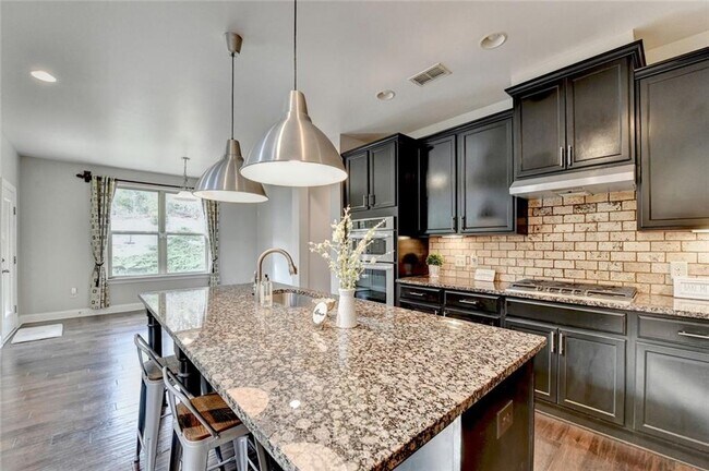 Building Photo - 2540 Maple Ridge Ln