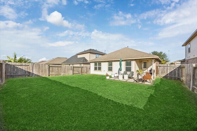 Building Photo - 3018 Village Creek Dr