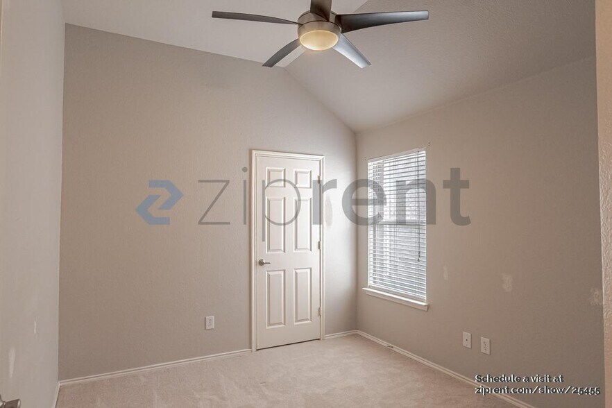 Building Photo - 11853 Del Rio Dr