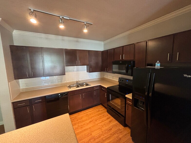 Building Photo - 1811 Medical Pkwy