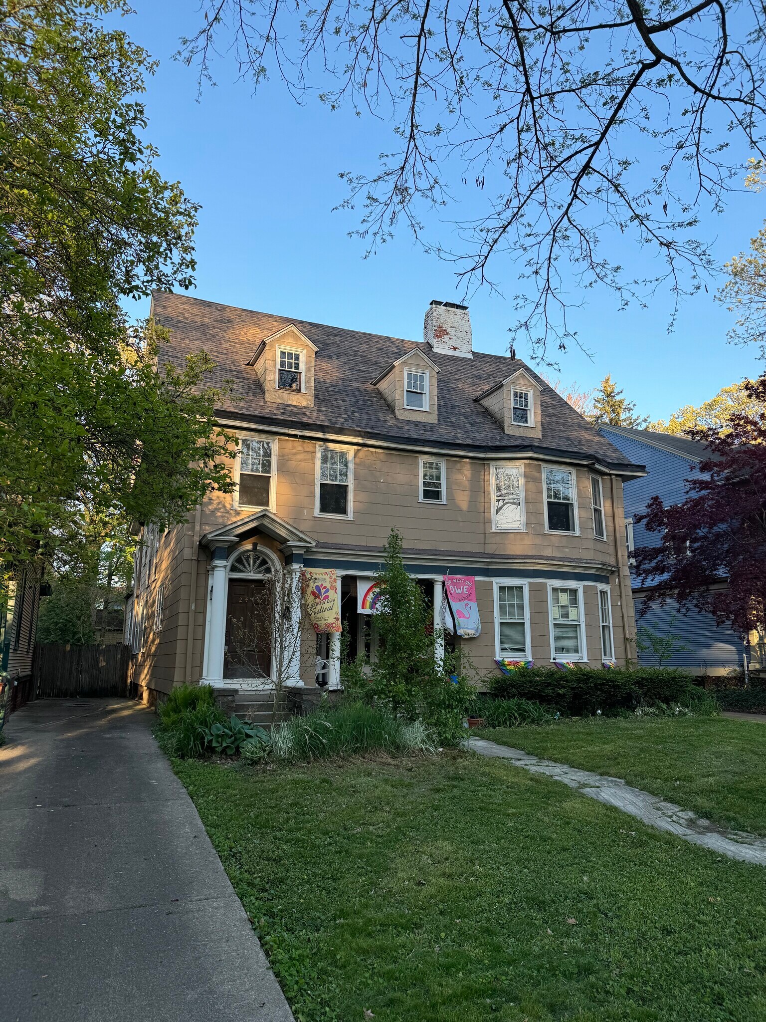 Building Photo - 2418 Robinwood Ave