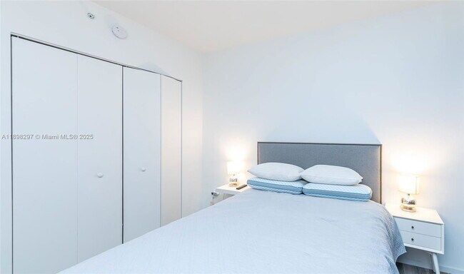 Building Photo - 801 S Miami Ave