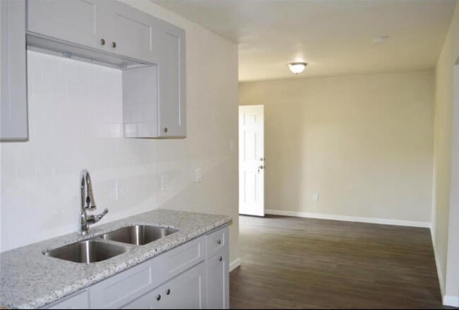 Building Photo - 7913 Woodlyn Rd