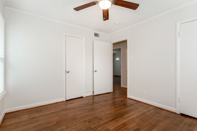 Building Photo - Updated 3 Bedroom, 1 Bath Home in Casa View