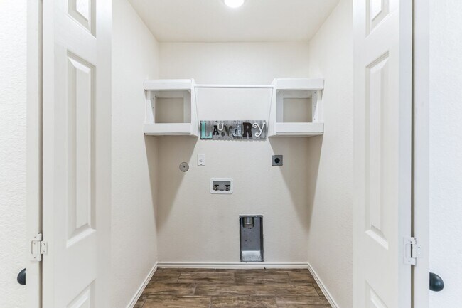 Building Photo - Modern 3-Bedroom Duplex in Temple with Spa...